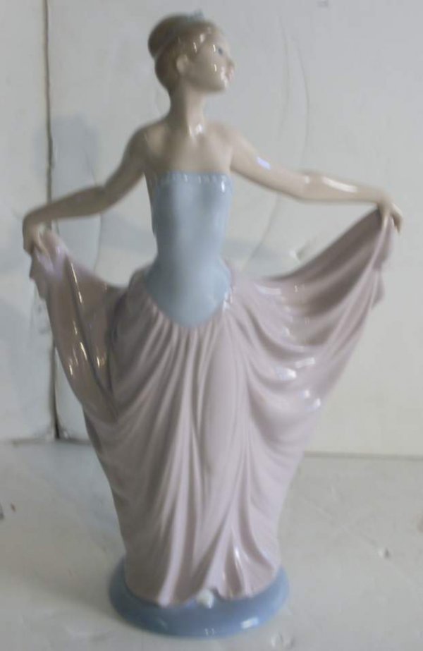 Lladro figurine of a maiden with draped gown, 12