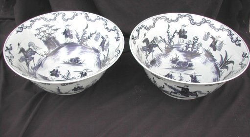 Pair of late Qing Dynasty blue and white large por