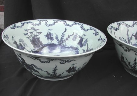 Pair of late Qing Dynasty blue and white large por - 2