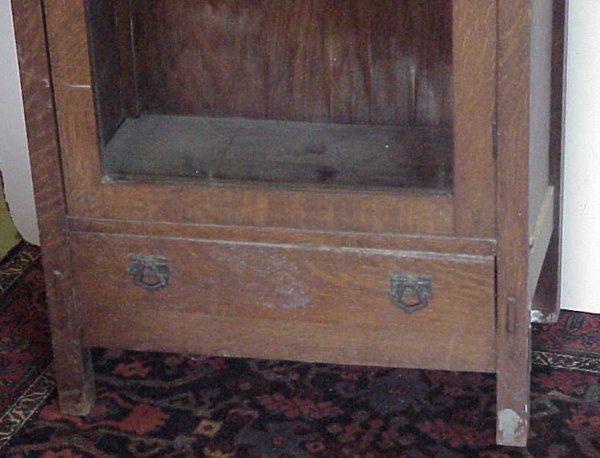 Harden Arts & Crafts oak rifle cabinet, one glazed - 2