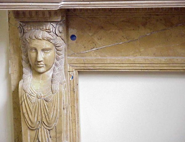 Empire style marble mantlepiece with neoclassic bu - 3