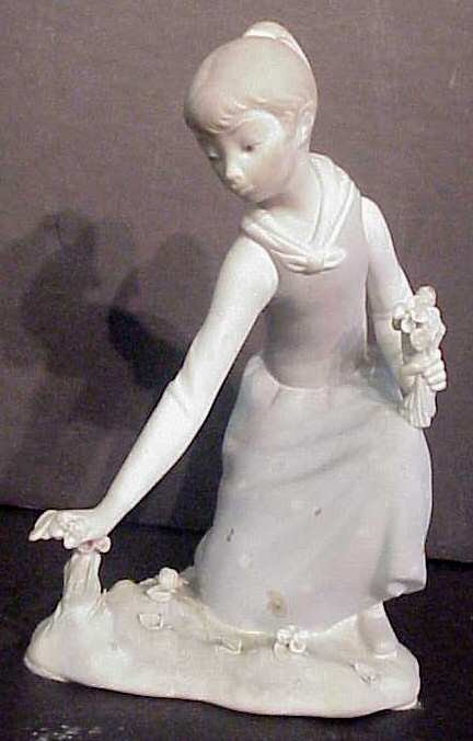 Lladro bisque girl with flowers 9"x5"