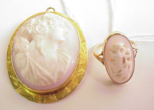 10K gold Angel coral cameo brooch 1 3/4" x 1 5/8"