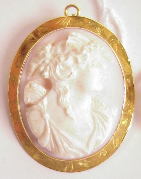 10K gold Angel coral cameo brooch 1 3/4" x 1 5/8" - 2