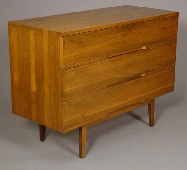 Mid-Century three drawer chest on frame with rec