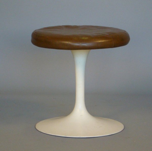 Eero Saarinen / Knoll pedestal stool, brown leath: Eero Saarinen / Knoll pedestal stool, brown leather upholstery, painted metal base, early Knoll label on underside, 15"h, 15"d