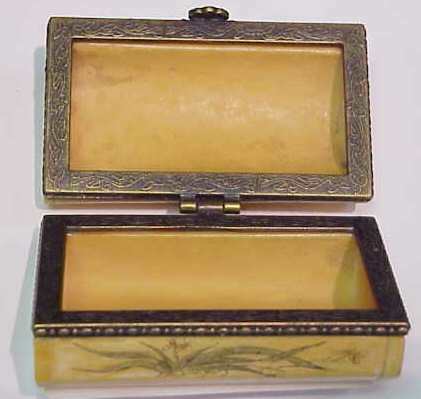 CARVED BONE BOX, SCRIMSHAWED, CAT DESIGN, 3 1/4" - 2