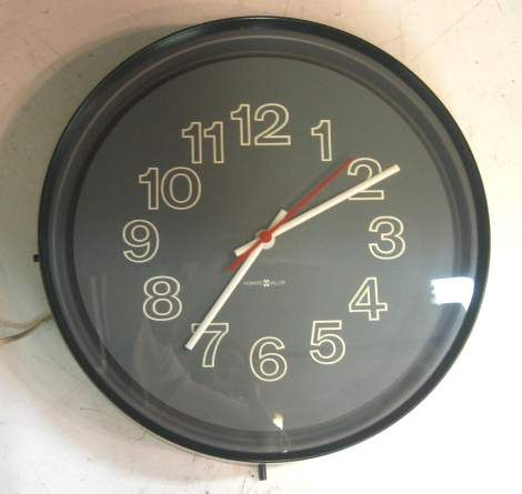 HOWARD MILLER WALL CLOCK, MODEL #2417, 13 3/4"D: HOWARD MILLER WALL CLOCK, MODEL #2417, 13 3/4"D