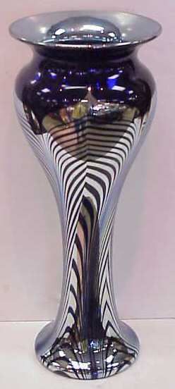 ART GLASS VASE