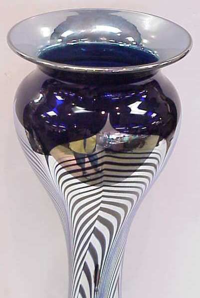 ART GLASS VASE - 2