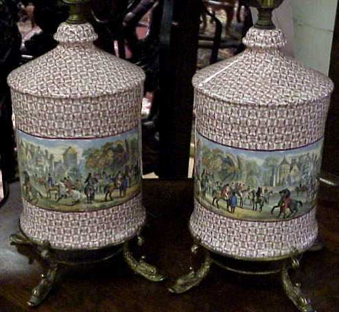 PAIR OF HUNT SCENE DECORATED PORCELAIN TABLE LAMPS