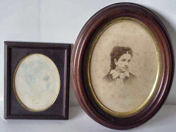 EARLY PHOTOGRAPH OF A WOMAN IN WALNUT OVAL FRAME,