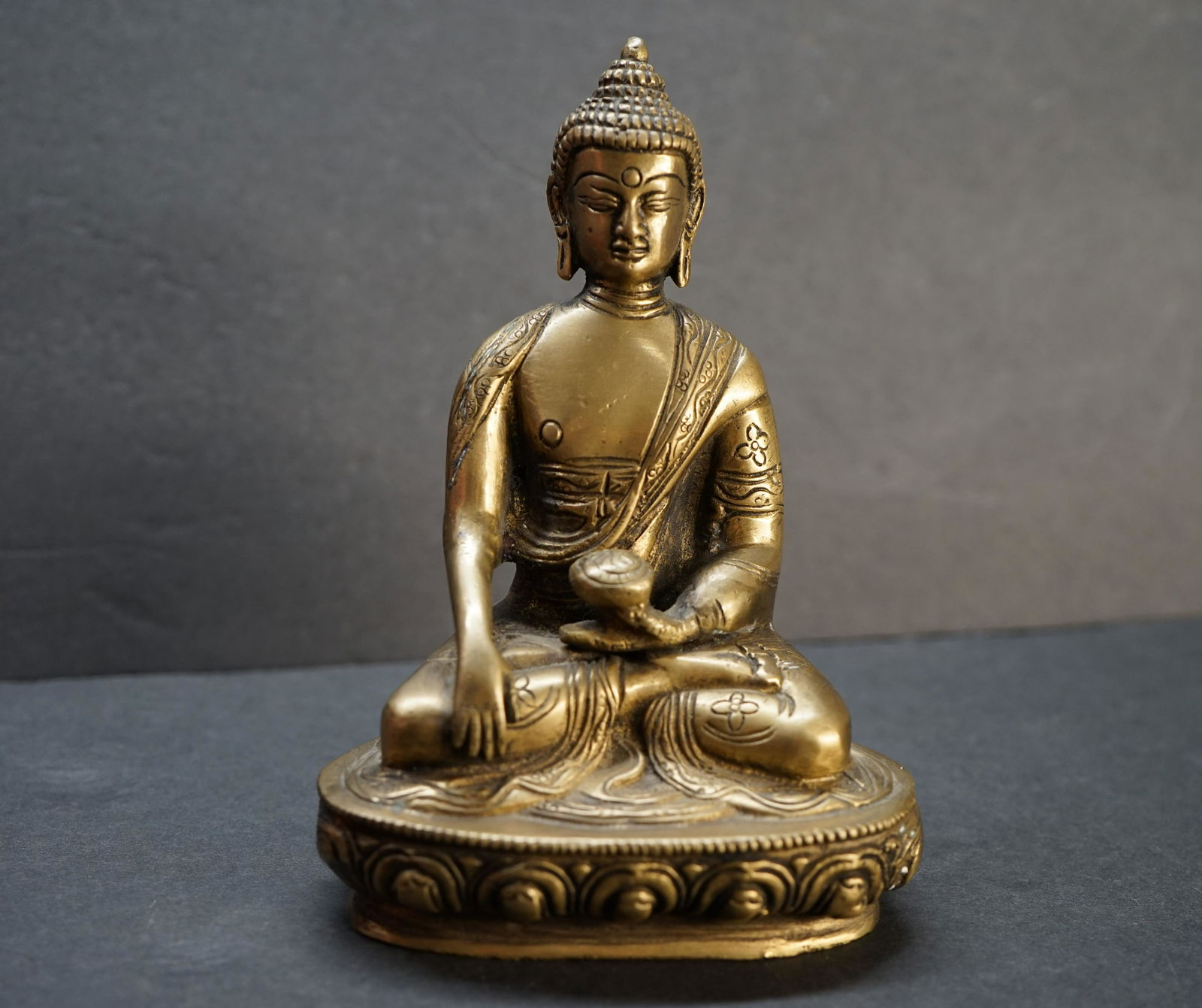 BRASS SCULPTURE OF BUDDAH , 7 1/2 inch high (1 of 10)