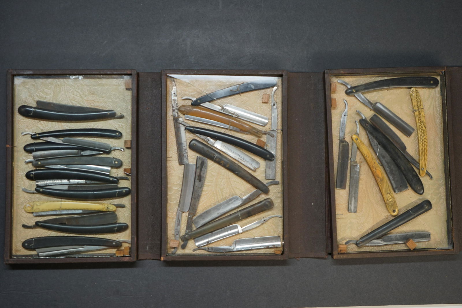 RARE VICTORIAN FOLDABLE RAZOR STRAIGH CASE WITH 25 RAZOR (1 of 11)