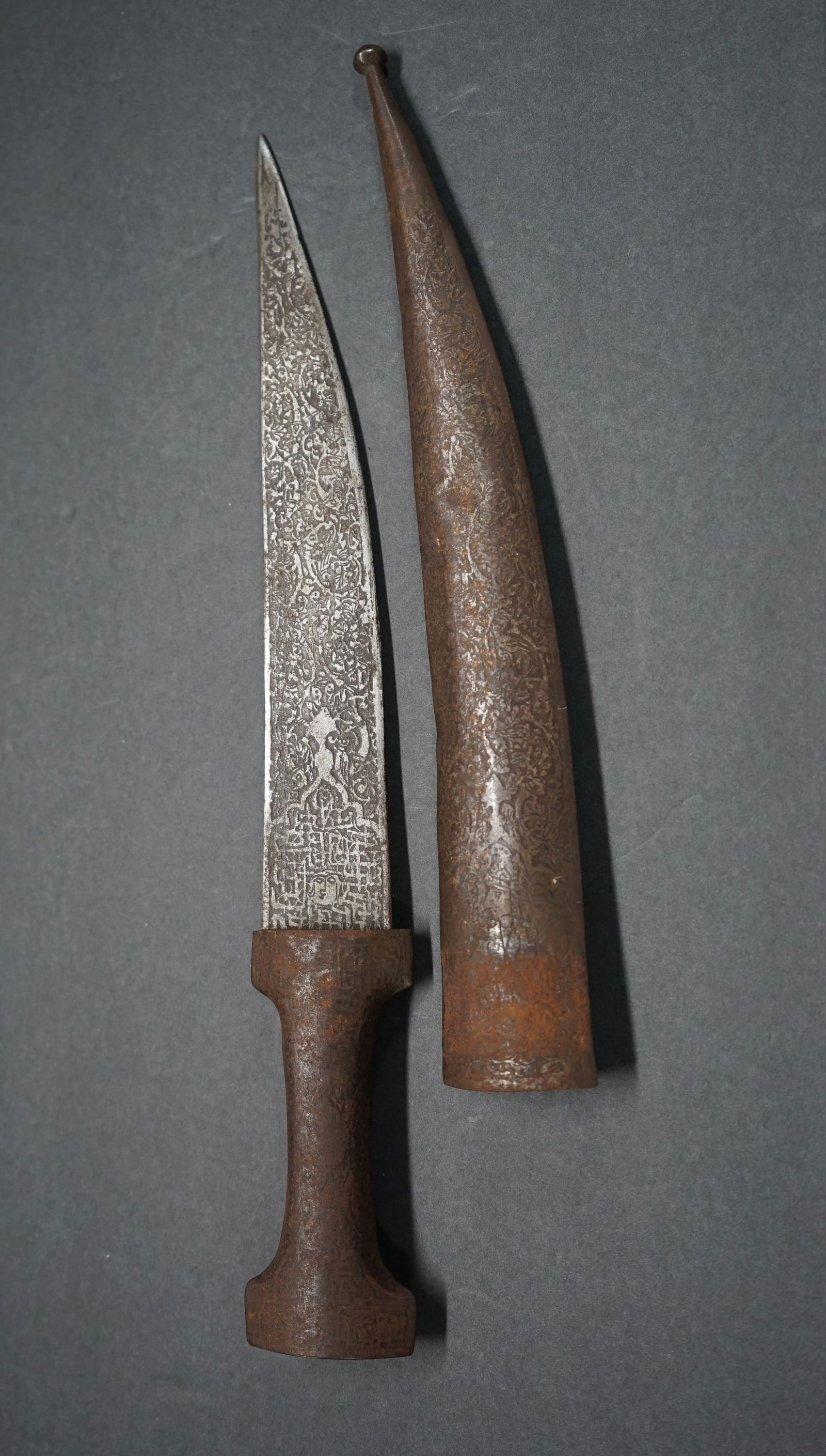 ANTIQUE ISLAMIC DAGGER,MAY BE FATIMIED OR PERSIAN (1 of 17)