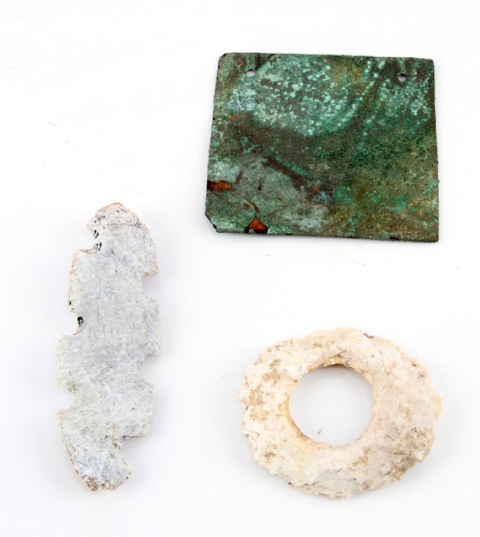 COPPER GORGET & ECCENTRIC ARROWHEAD FLINT LOT: With attached tag reading found in Tennessee in 1963, a second tag reads "Copper Gorget Eccentric flints found in cave" $600 old dealer stock, in riker mount 2.5 to 3 inches in size.