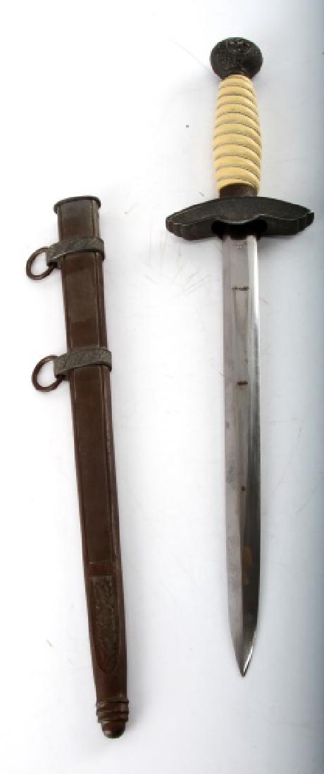 WWII GERMAN 3RD REICH 2ND MODEL LUFTWAFFE DAGGER: Late production 2nd model by Robert Klass. White grip dent free scabbard and 2 suspension rings. This lot has a reseve.