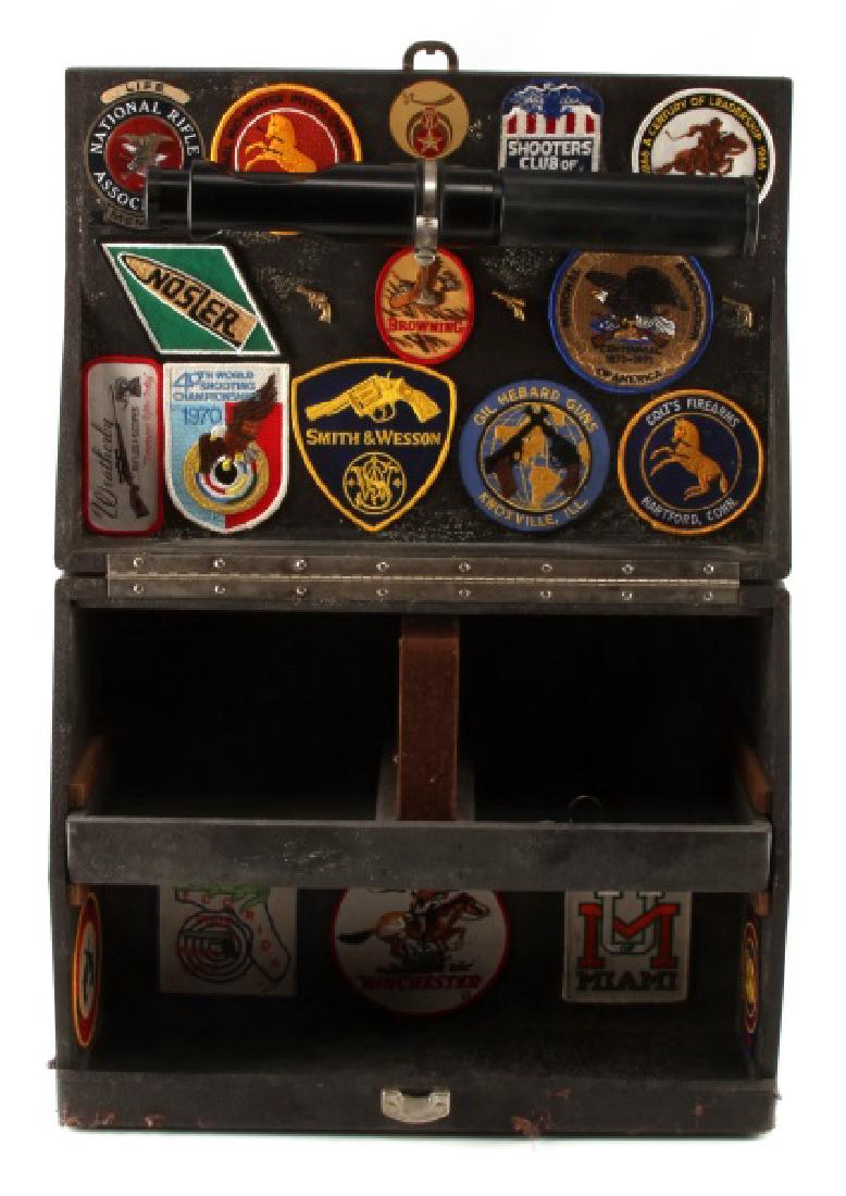 PACHMAYR GUN WORKS SPECIAL DELUXE PISTOL CASE: Vintage 4 pistol gun case with Tasco spotting scope, case has lock keys. Internally has collection of shooting patches. Holds 4 pistols.