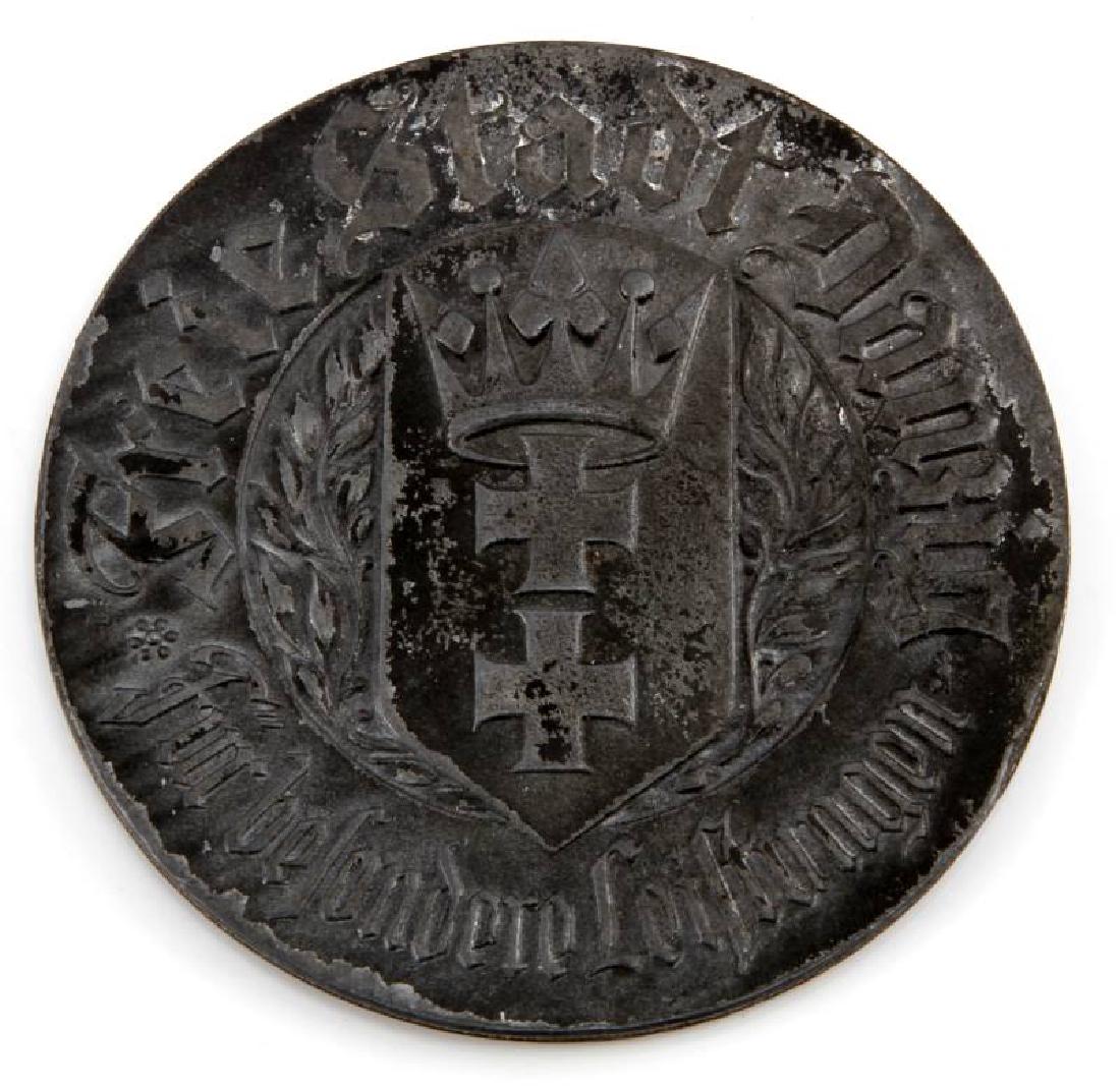 ANTIQUE 1936 FREE CITY OF DANZIG PEWTER COIN SS: This 2 1/4" "Free City of Danzig" pewter coin has the coat-of-arms in the centre flanked by laurel leaves, surrounded by the inscription in Gothic text "Freie Stadt Danzig" above and "Für besondere L