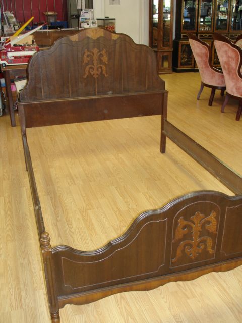 VINTAGE ANTIQUE CAVALIER REAL WOOD VENEER BED: BEAUTIFUL ANTIQUE AMERICAN EARLY 1900s WOODEN BED FRAME BY THE CAVALIER CORP. THE BED CONSISTS OF FOUR INTERLOCKING PIECES WITH REAL WOOD VENEER. THERE IS A PIECE OF WOOD MISSING FROM ONE OF THE FEET