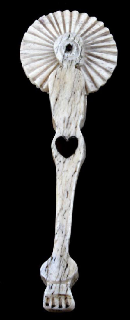 ANTIQUE BONE & INLAY JAGGING WHEEL: Baleen inlay measures 6 1/4 inches. Over 100 years old. Provenance Ex: Maurice Berger, Baton Rouge collection.