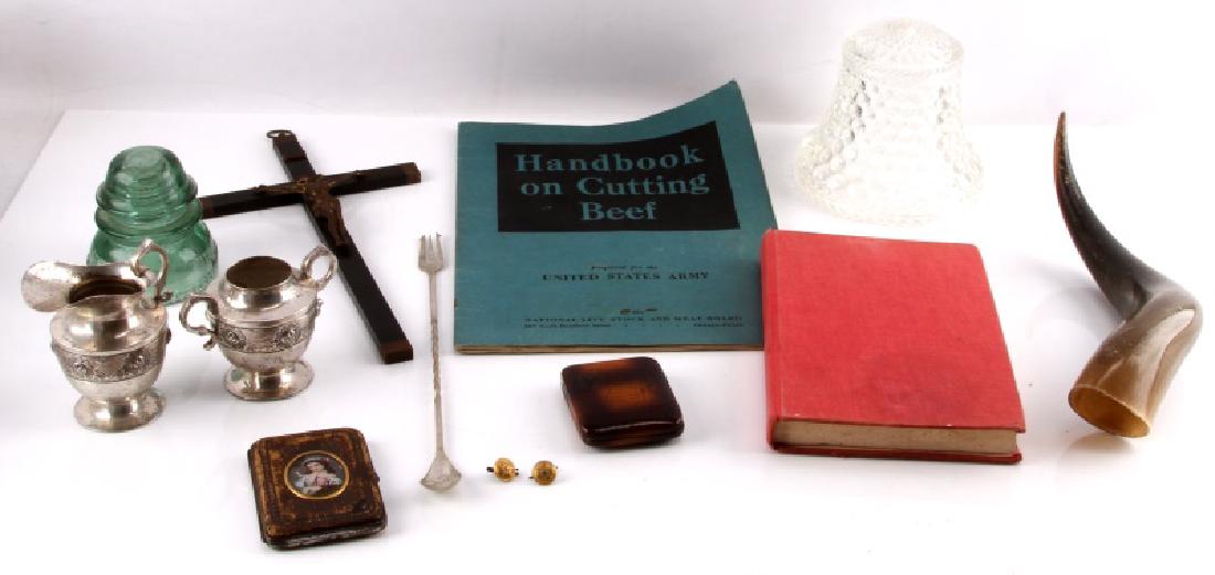 LOT OF GENERAL ANTIQUES AND COLLECTIBLES: Includes: two pieces of silverware marked "MEXICO 925", a powder horn, an antique wallet, and more. Items in a range of conditions. Please acquire third party shipping estimate prior to bidding.