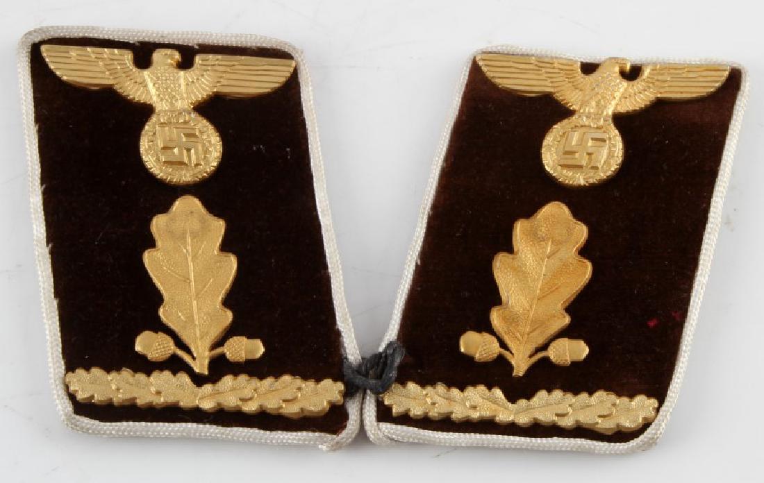 GERMAN WWII NSDAP ABSCHNITTSLEITER COLLAR TABS: German WWII NSDAP Ober-Abschnittsleiter (Section Leader) Collar Rank Tabs. Brown velvet with gilded eagle, oak leaf, and border, with white silk piping. Each measures 2.75 inches long. RZM paper stick