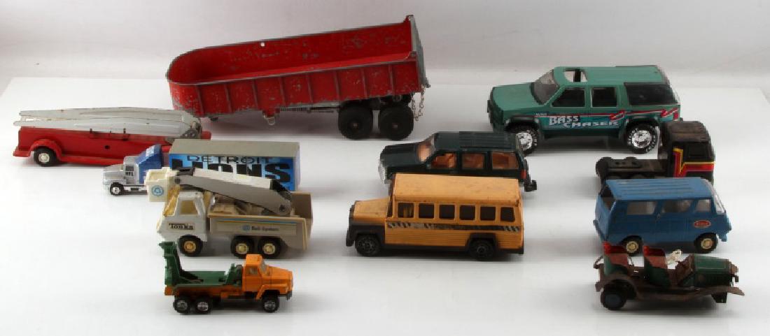 LOT OF VINTAGE TO MODERN TOY CARS CAST IRON MORE: Includes Nylint Bass Chaser, Hubley Kiddie Toy trailer back, Tonka blue bus, Tootietoy 1996 Chevy Tahoe, Matchbox trailer, Tonka Bell System truck, Buddy L 1980 truck, 1980 Buddy school bus, and more.