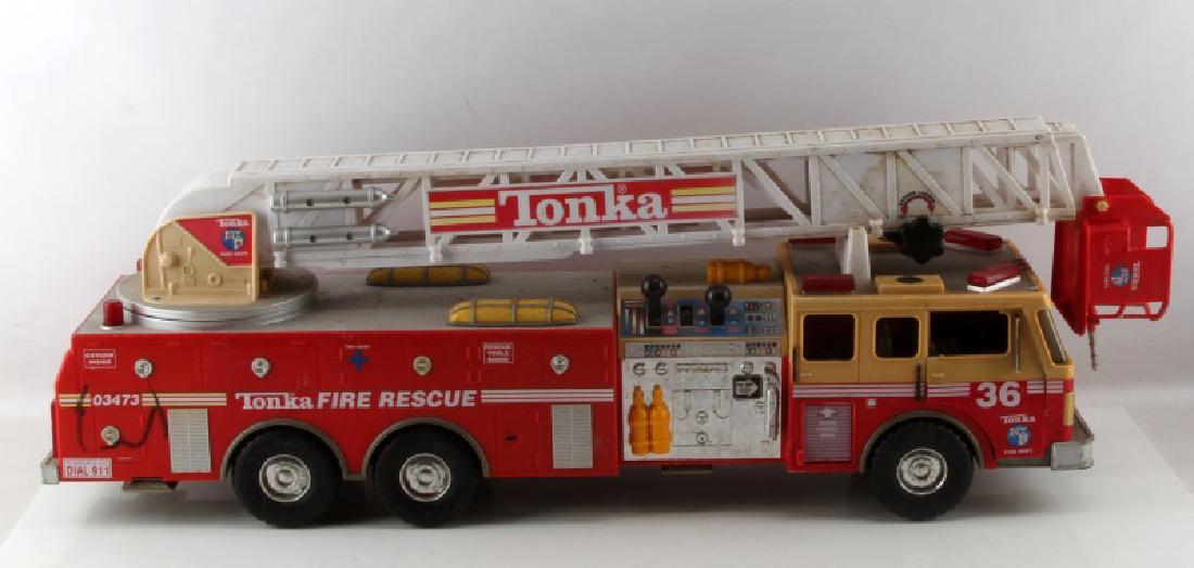 LARGE ELECTRIC TONKA FIRE RESCUE MODEL TRUCK: Battery powered Tonka fire truck, measuring roughly 34 inches. In good condition with some fading and wear from use. Electrical systems have not been tested with batteries.