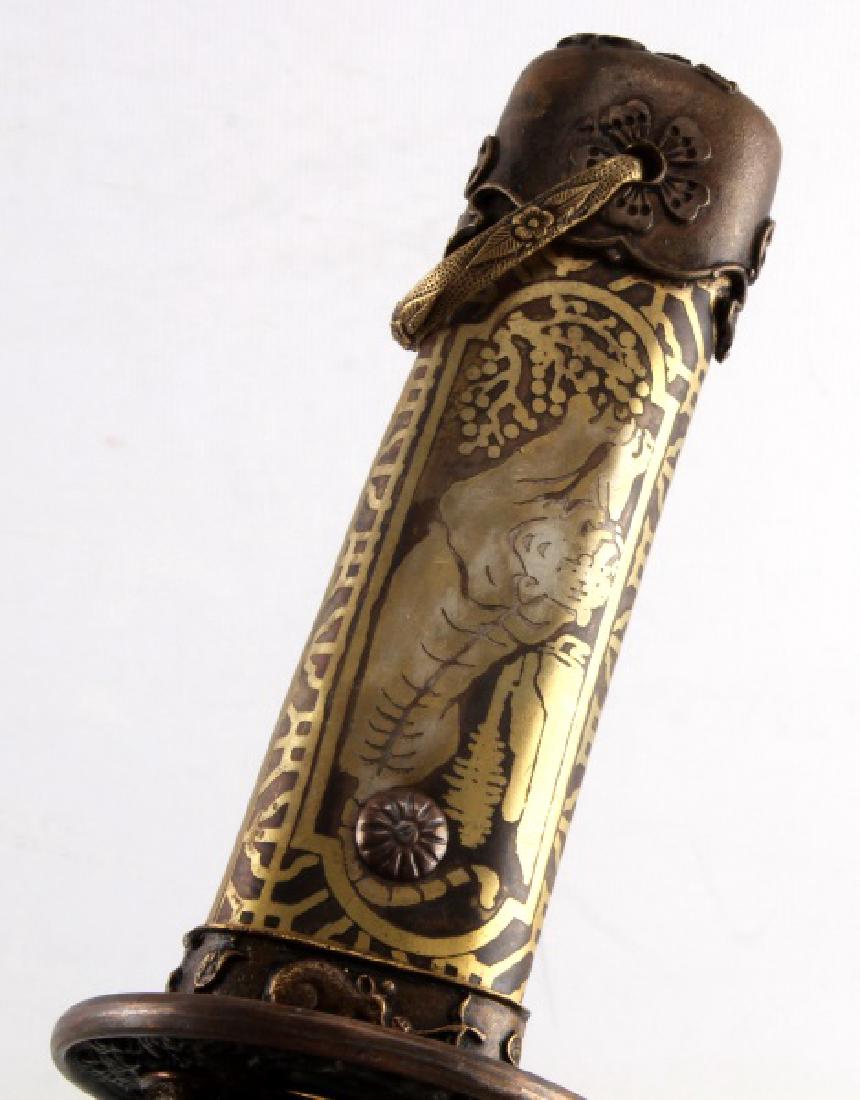 REPRODUCTION JAPANESE TANTO DAGGER SHORT SWORD: Reproduction Japanese dagger, known as a tanto. The hilt, or tsuka, is decorated with a tiger motif, as is the metal saya, or scabbard. The handguard, or tsuba, is decorated with a crane motif. The se