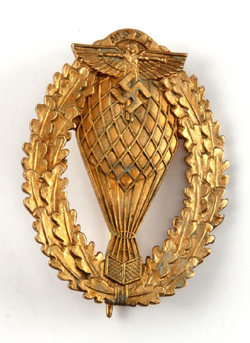 WWII GERMAN THIRD REICH NSFK FREE BALLOON BADGE: NSFK balloon pilot badge in gold. Numbered 231240 on the back. In very good condition. Unauthenticated Sold As Is.