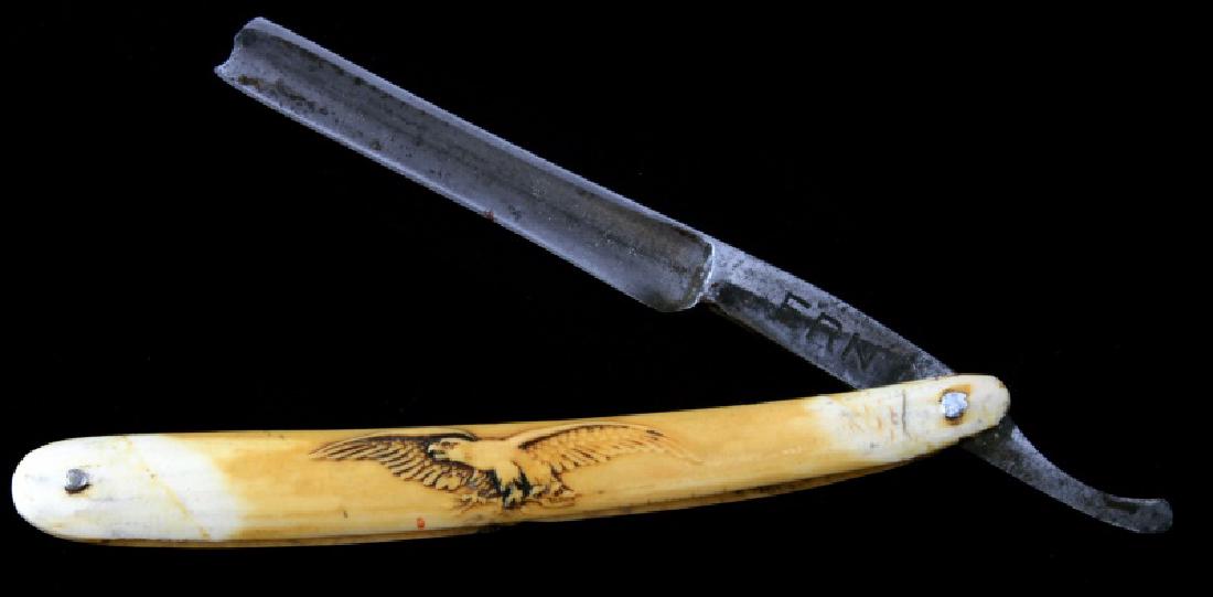 GERMAN WWII LUFTWAFFE PILOT SHAVING RAZOR: Some wear and discoloring present. Overall in very good condition. Unauthenticated, sold as is. This lot has a reserve.