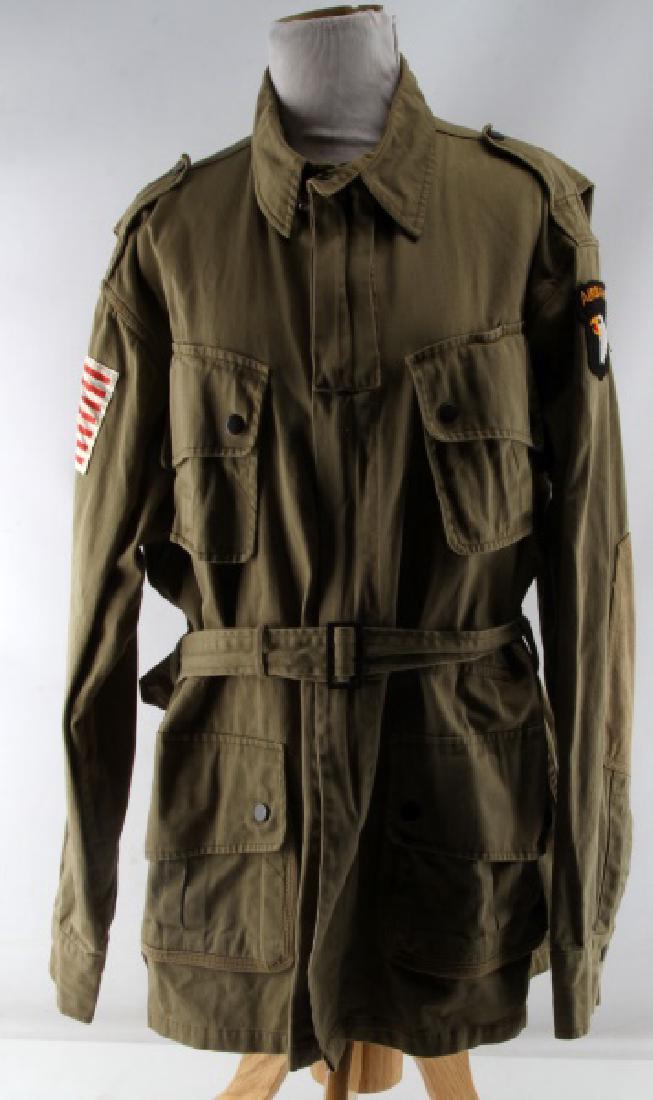 WWII US ARMY AIRBORNE PARATROOPER M32 JUMP JACKET: Has a 101st Airborne patch on the left sleeve and an American flag on the right. Has a C&C marked nickel zipper. Includes the original belt. Large size. Unauthenticated, Sold "as is"