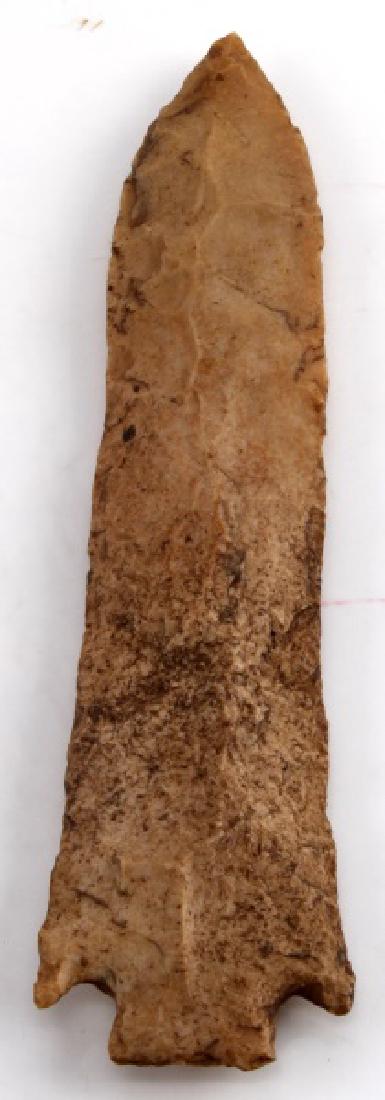 LARGE ARROWHEAD POINT TAN BEIGE CHERT 8.5 INCH: One side has broad flaking with a median ridge, the other just broad random flaking. Corner notched and straight base. Debitage deeply embedded. Good condition.