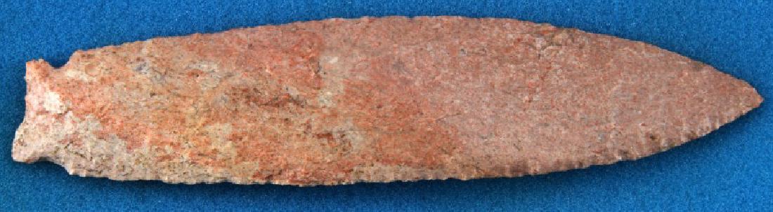 NATIVE AMERICAN BENTON ARROWHEAD W ROGERS COA: Benton Arrowhead, from the Early Archaic period. Comes with a Certificate of Authenticity from Dwain Rogers Texas Flint Authentication, dated 04-27-12. Measures 6 13/16 inches long and 1 5/8 inches wi
