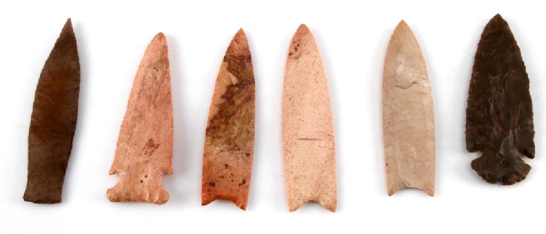 LOT OF 6 ARROWHEAD POINTS PEACH BROWN CHERT: Lot includes: 3 Clovis type fluted points, two stemmed (one has slight beveling to one side), fine broad random to parallel flaking, and one gray brown point with striations of red, with fine flaking.