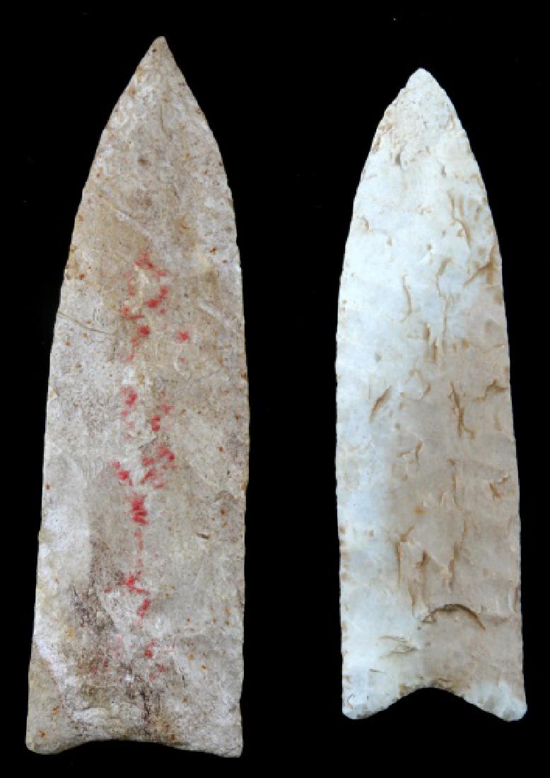 LARGE NATIVE AMERICAN CHERT CLOVIS ARROWHEAD LOT: Two Paleo era Clovis points made out of chert. The first measures 6 1/4 and has a beige chert. It has a fine collateral flaking pattern. The second has a more cream colored chert and measures 6 3/4 in