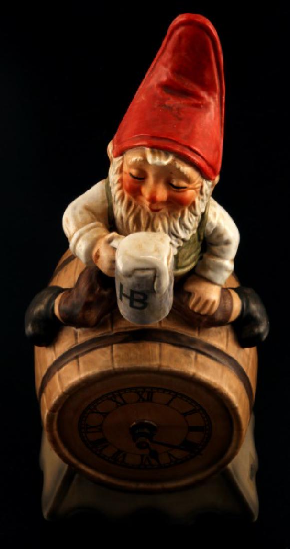 GOEBEL GNOME SEPP BEER CLOCK BARREL FIGUIRINE: Numbered 17 558 24 In good condition dated 1986, measuring 10x4.5x4.5 inches
