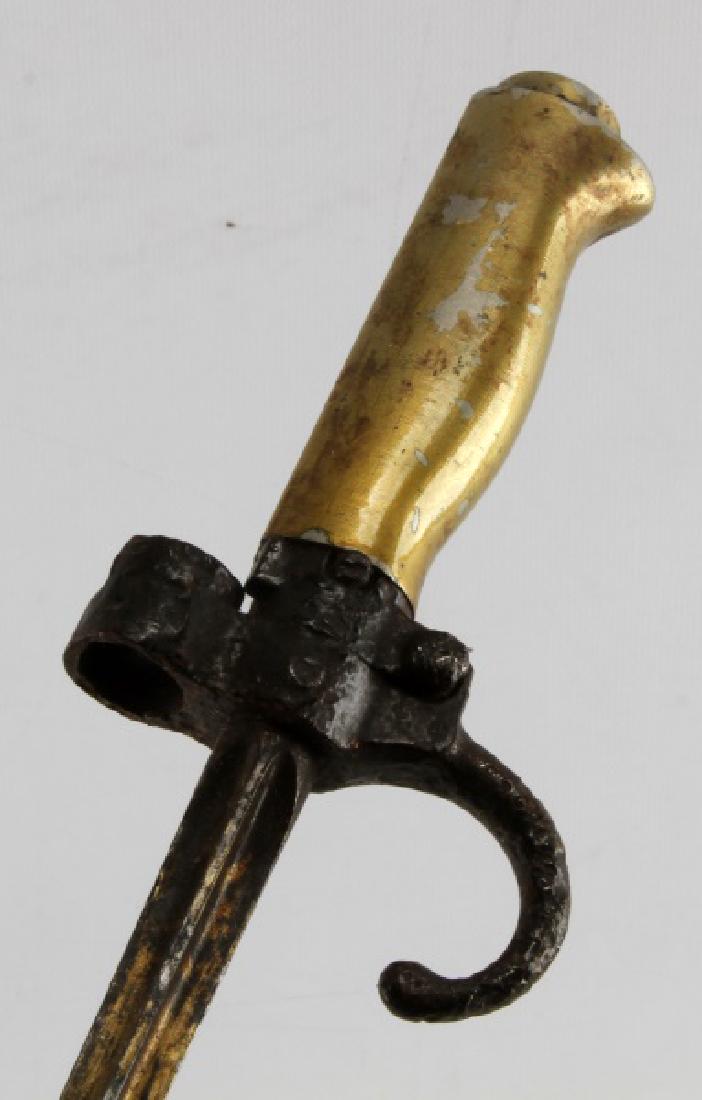 WWI FRENCH MODEL 1886 LEBEL BAYONET: French model 1886 Lebel bayonet. Gold enameled hilt and blade feature heavy tarnishing/wear. Blade measures 20 1/4" in length. Overall G condition.