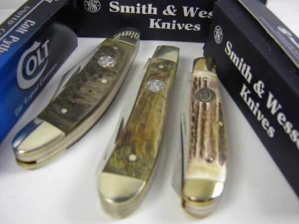 3 COLT PYTHON SMITH & WESSON KNIFE LOT NEW IN BOX: Lot of 3 new in original box knives including: SMITH & WESSON KNIVES CK1029 cuttin horse sow belly and CK1027 cuttin horse trapper. COLT the legend continues CT0061 3 1/2 2 blades bone stag.