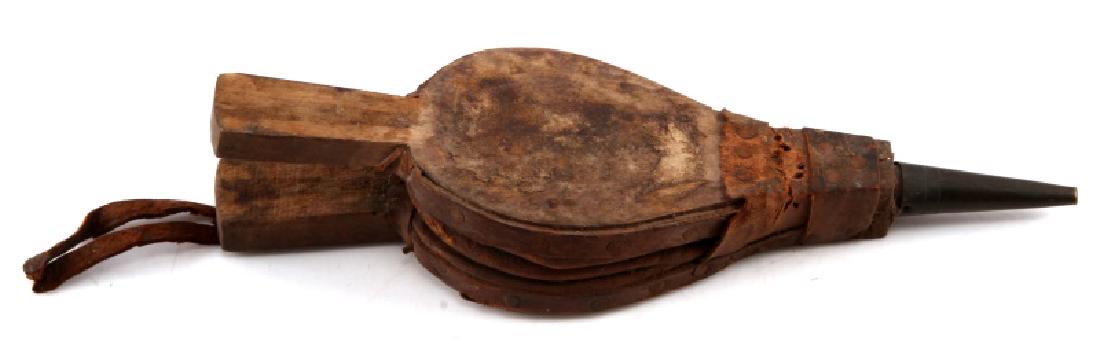 18 CENTURY WIG BELLOWS POWDER DUSTER WOOD LEATHER: Wig Powderer for English Barrister. Made of wood and leather with brass cap. Measures just under 8 inches long. Antique condition.
