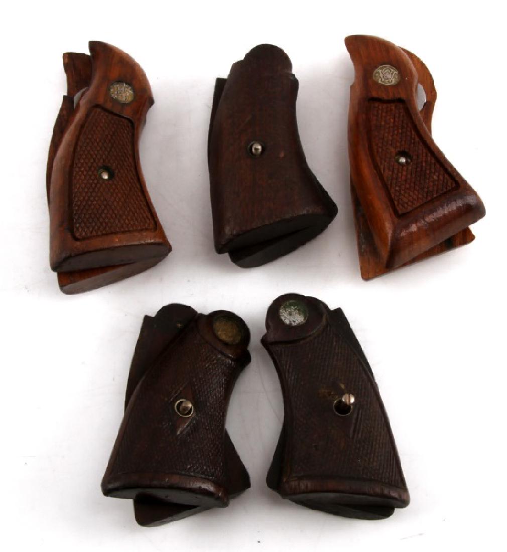 GROUPING OF 5 SMITH & WESSON WOODEN REVOLVER GRIPS: Lot of 5 Smith & Wesson Wooden Revolver grips , two of which bear a light brown color while the remaining three revolver grips are darker brown all of the revolver grips bear the S&W Smith and Wesson