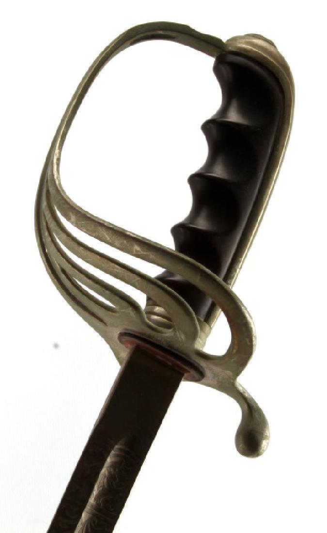 US ARMY 1902 PATTERN OFFICER DRESS SABER: A 1902 Pattern US Army Officer's dress saber. Has maker mark of Carl Eickhorn on the ricasso. In very good condition with minor tarnishing.