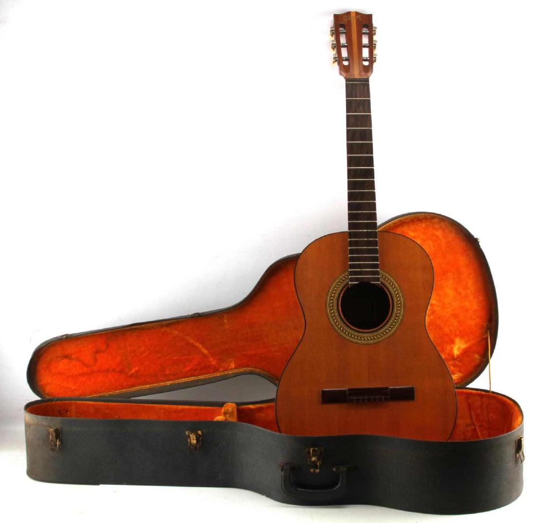 VINTAGE GIBSON C0 CLASSICAL GUITAR W CASE & STRING: 1974 Gibson C 0 Classical Nylon-string guitar with serial # 384472 made in Kalamazoo, Michigan. Some minor crazing to finish also loss of shine in typical pressure or hand points. Case in fair to good