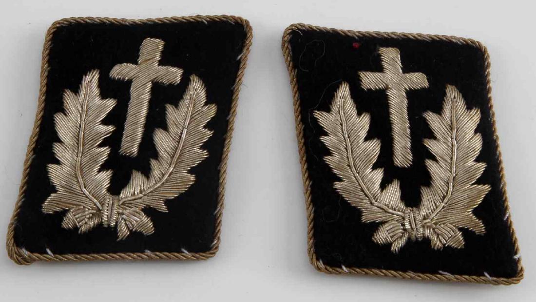 GERMAN WWII SS GOLD CHAPLAIN COLLAR TABS: German WWII SS chaplain collar tabs. Feature standard wreath with cross centered. Gold bullion construction. Unauthenticated, sold as is.