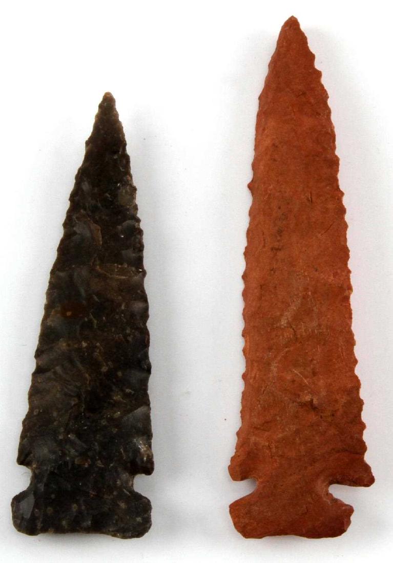 2 PALEOLITHIC PALEO SERRATED INDIAN ARROWHEAD LOT: 2 Native American Paleolithic serrated arrow points. Shape of these serrated arrowheads appear pyramidal and triangular with a central grind line which both serrated edges and elongated grind lines, e