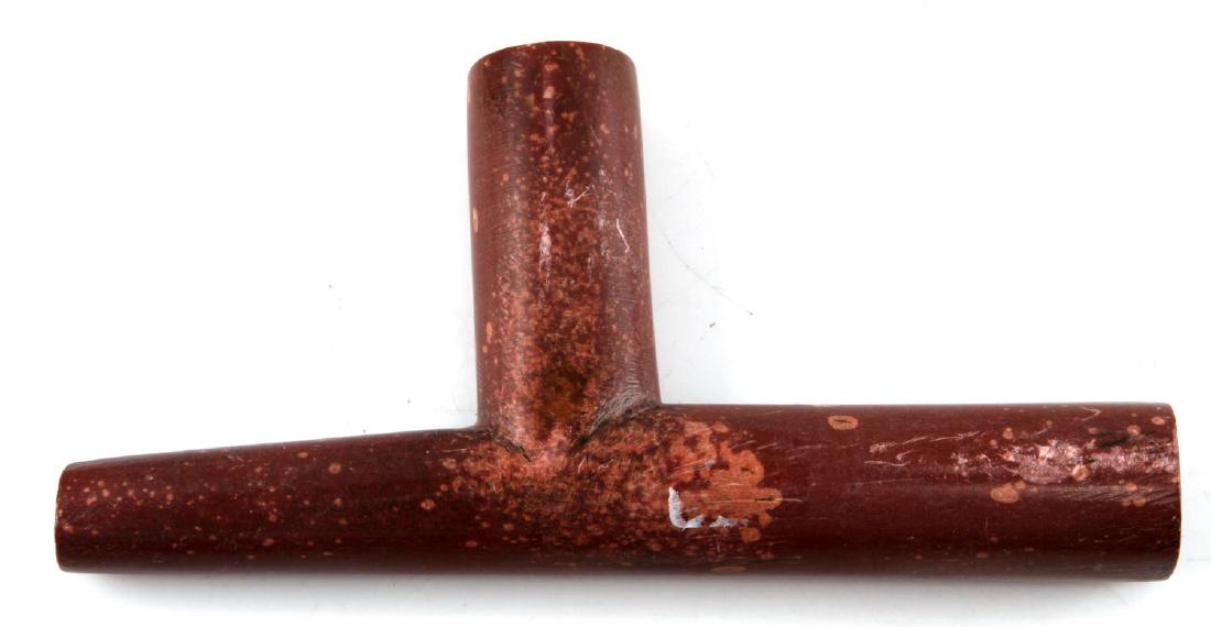 ANTIQUE NATIVE AMERICAN CATLINITE TOBACCO PIPE: 7 1/2" long Catlinite tobacco pipe carved by Native Americans. In very good condition with some minor scratches.