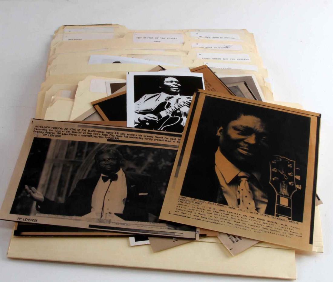 LARGE GROUP OF PRESS PHOTOS BANDS & MUSICIANS MORE: 150+ In group. Includes B.B. King, Hall And Oates, Huey Lewis & The News, Jethro Tull, Tom Tom Club, The Smiths, Nick Cave And The Bad Seeds, Television, Spice Girls, and many more.