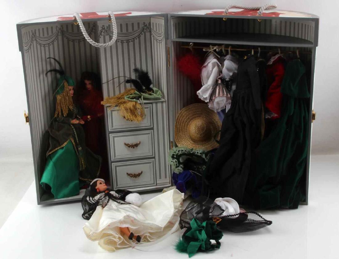 FRANKLIN MINT GONE WITH THE WIND WARDROBE DOLL LOT: Franklin Mint Gone With The Wind wardrobe trunk with doll & costume ensemble in good condition with 3 dolls and 14 dresses with accessories.