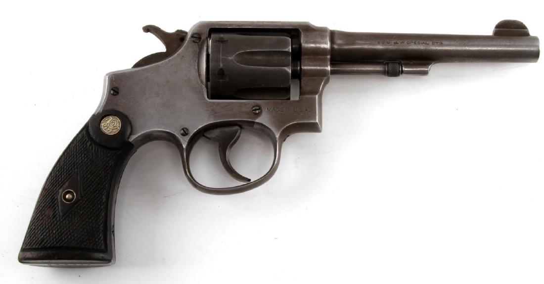 SMITH AND WESSON 38 SPECIAL REVOLVER CIRCA 1920: Smith and Wesson 38 special revolver. Circa 1920. 6 shot cylinder, checkered walnut grips, and a 5" barrel with clean and bright bore. Serial 620681. Overall VG. Caliber: 38 Serial #: 620681